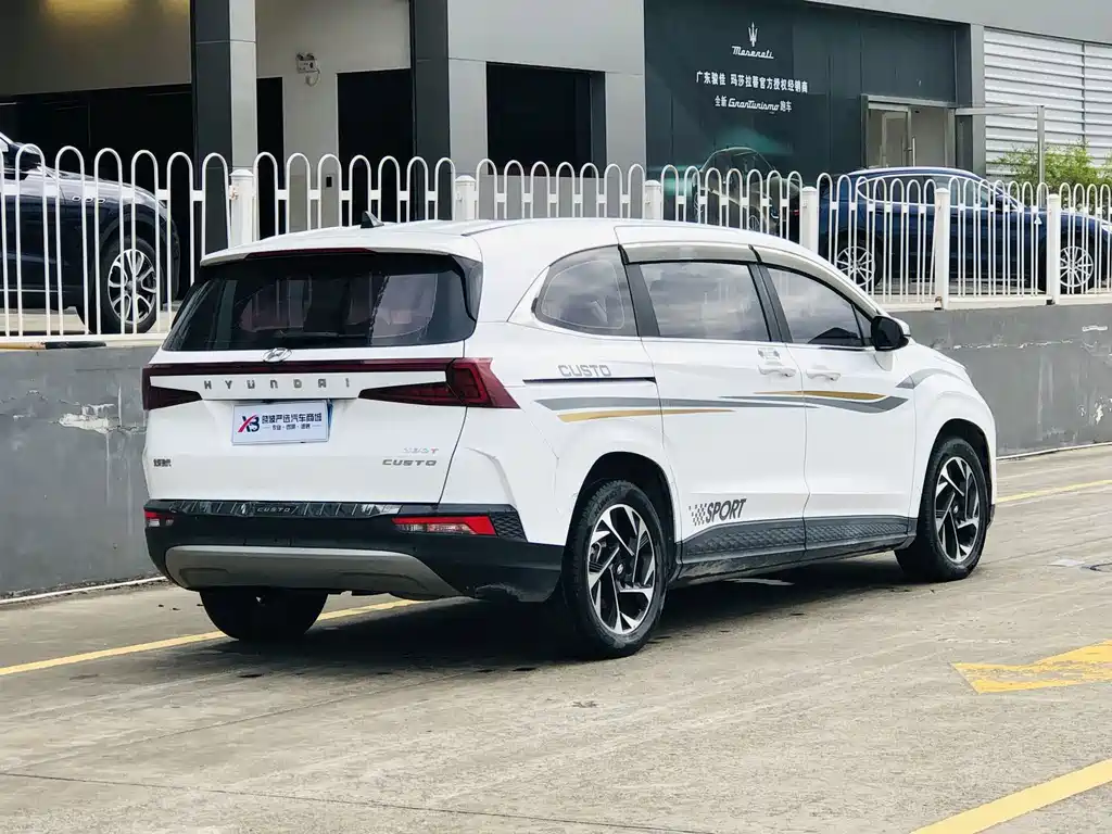 Hyundai Custo — фото 3