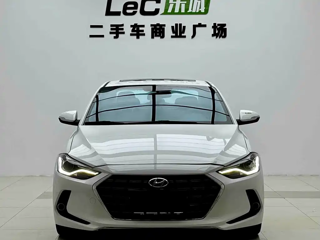 Hyundai Elantra — фото 2