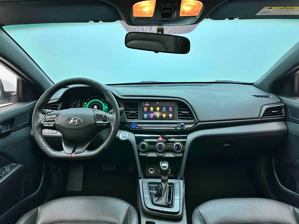 Hyundai Elantra — фото 11
