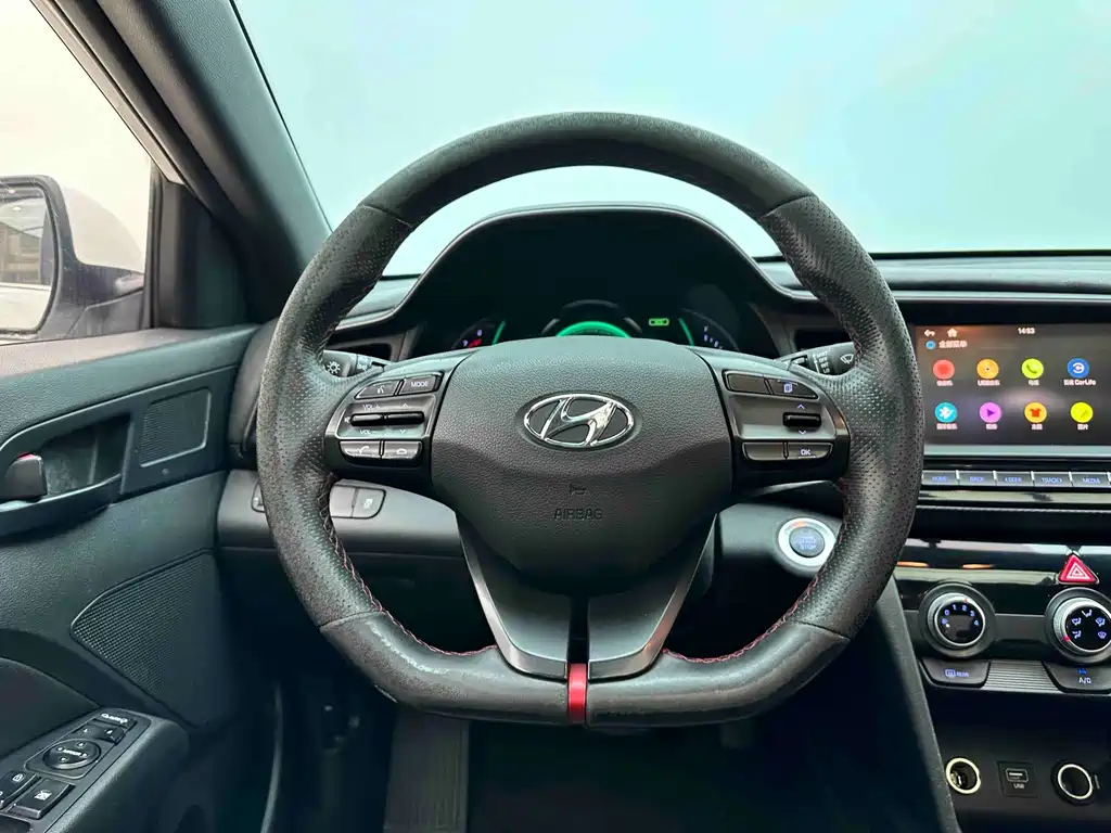 Hyundai Elantra — фото 13