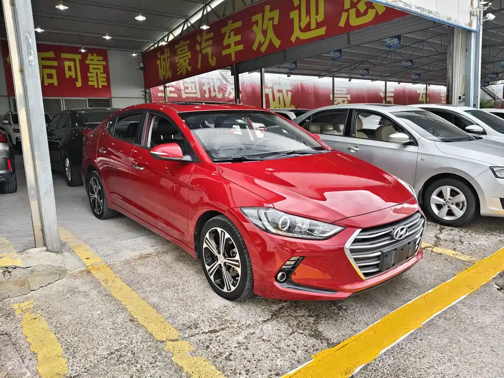 Hyundai Elantra — фото 3