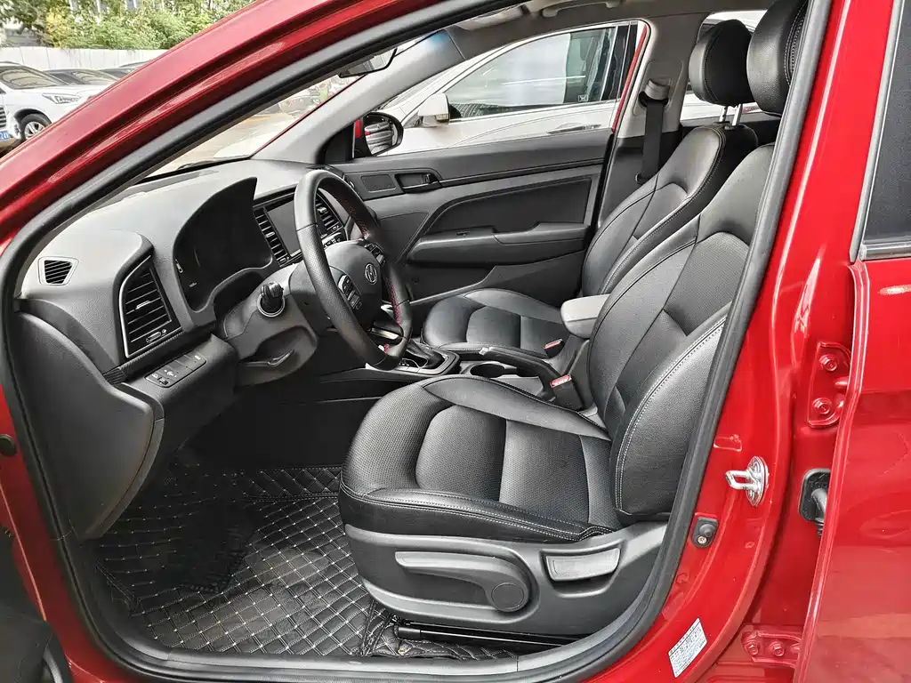 Hyundai Elantra — фото 4