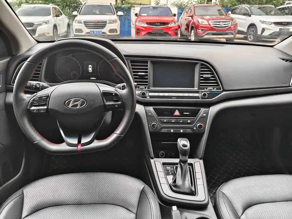 Hyundai Elantra — фото 5