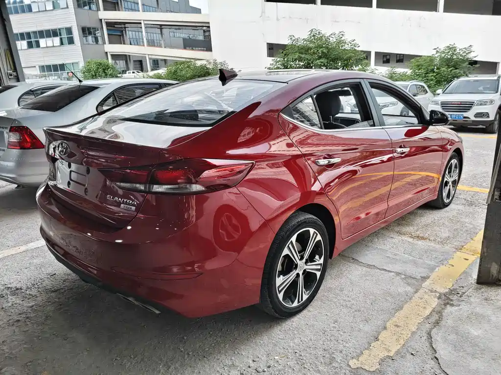 Hyundai Elantra — фото 9