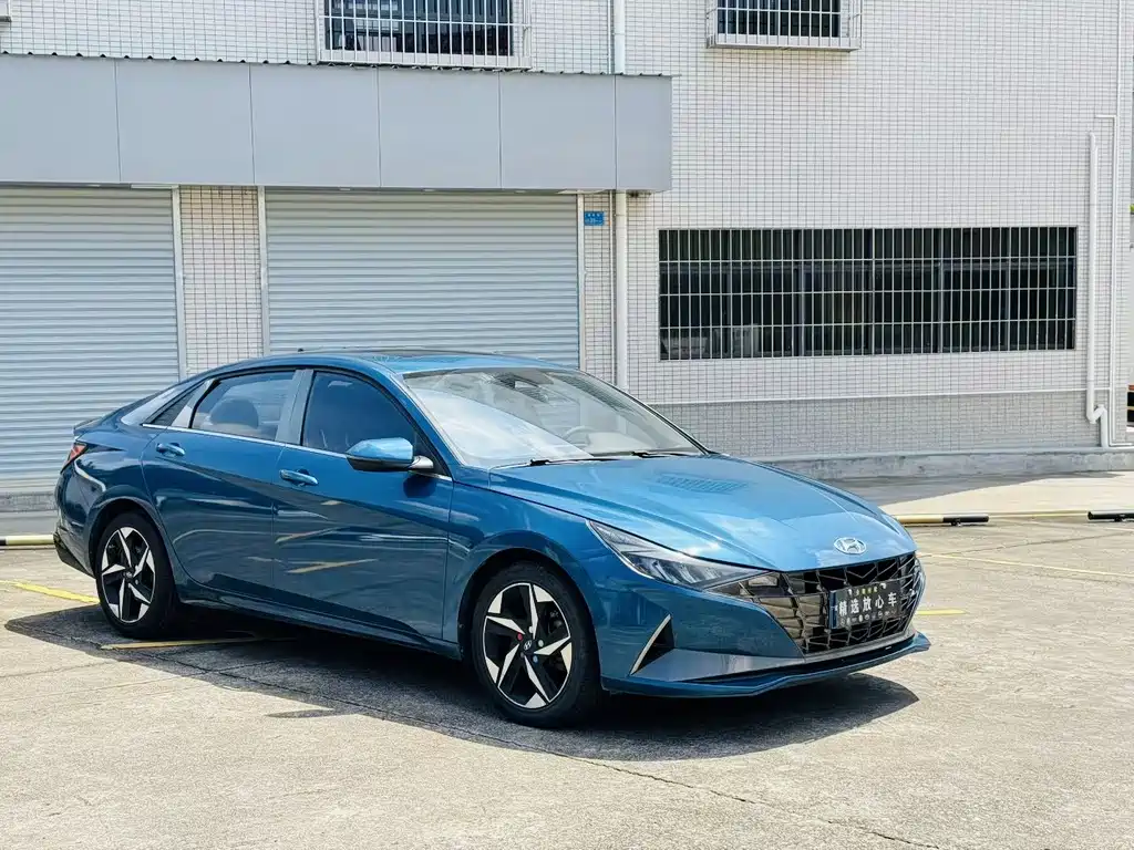 Hyundai Elantra — фото 3
