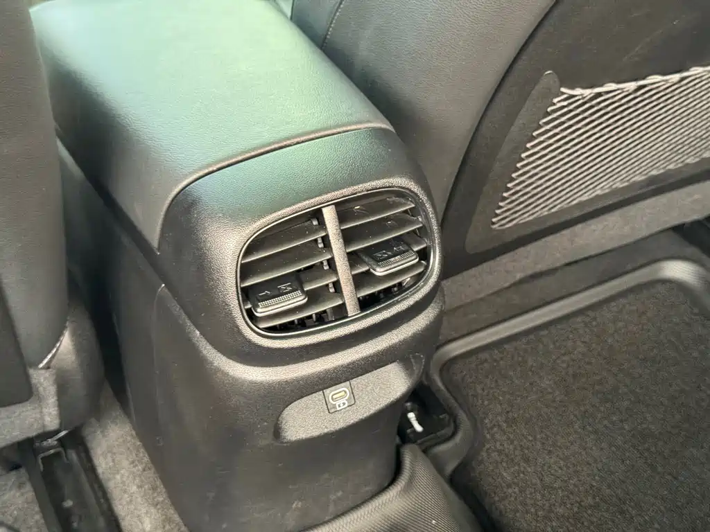 Hyundai Elantra — фото 15