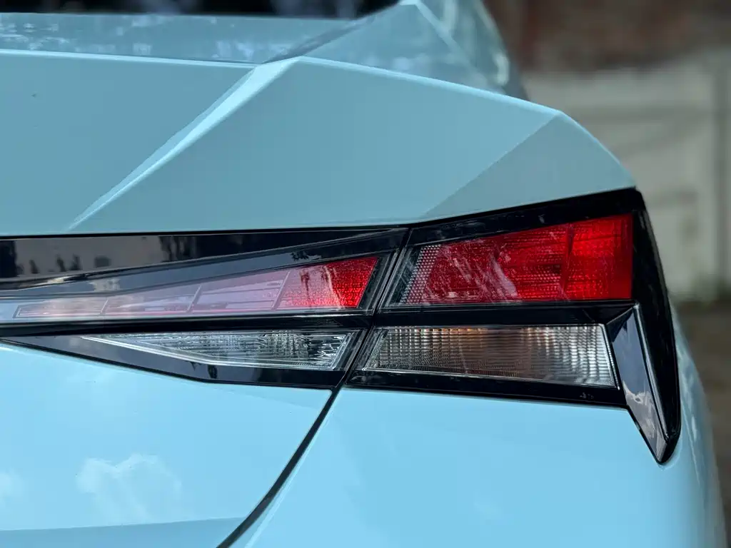 Hyundai Elantra — фото 23