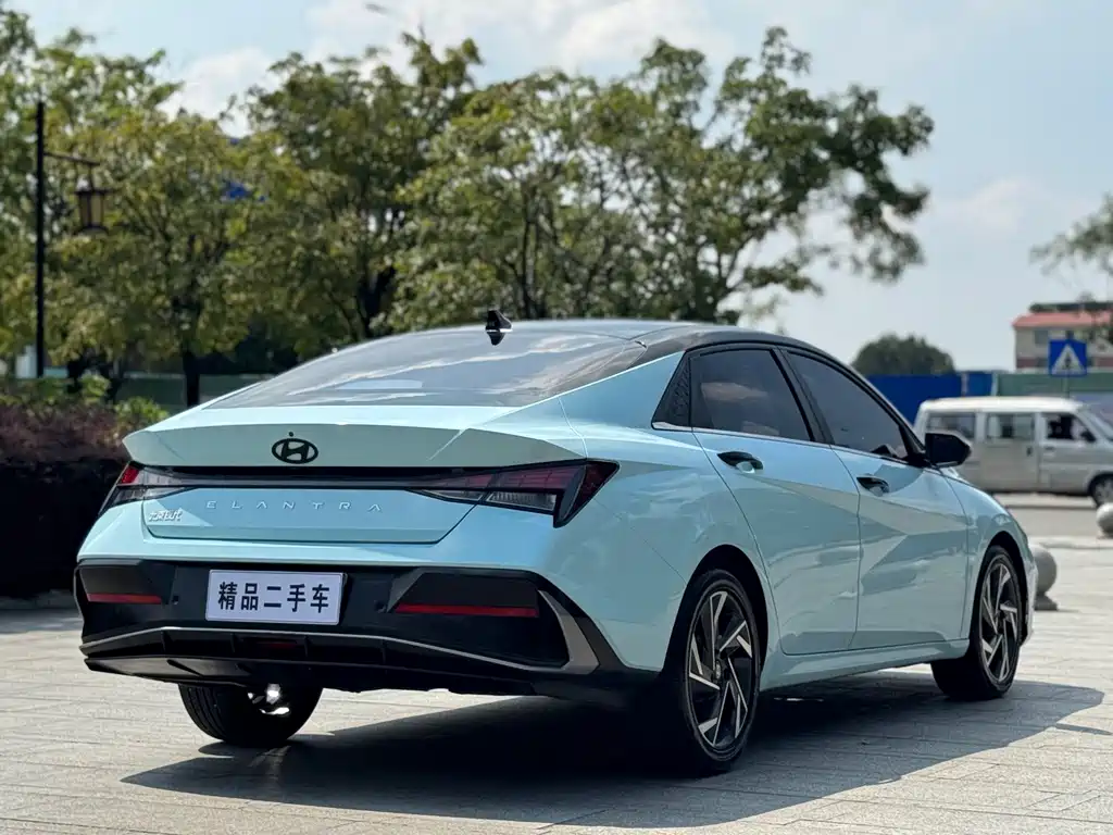 Hyundai Elantra — фото 8