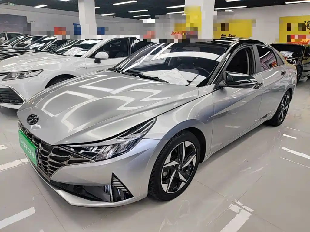 Hyundai Elantra — фото 2