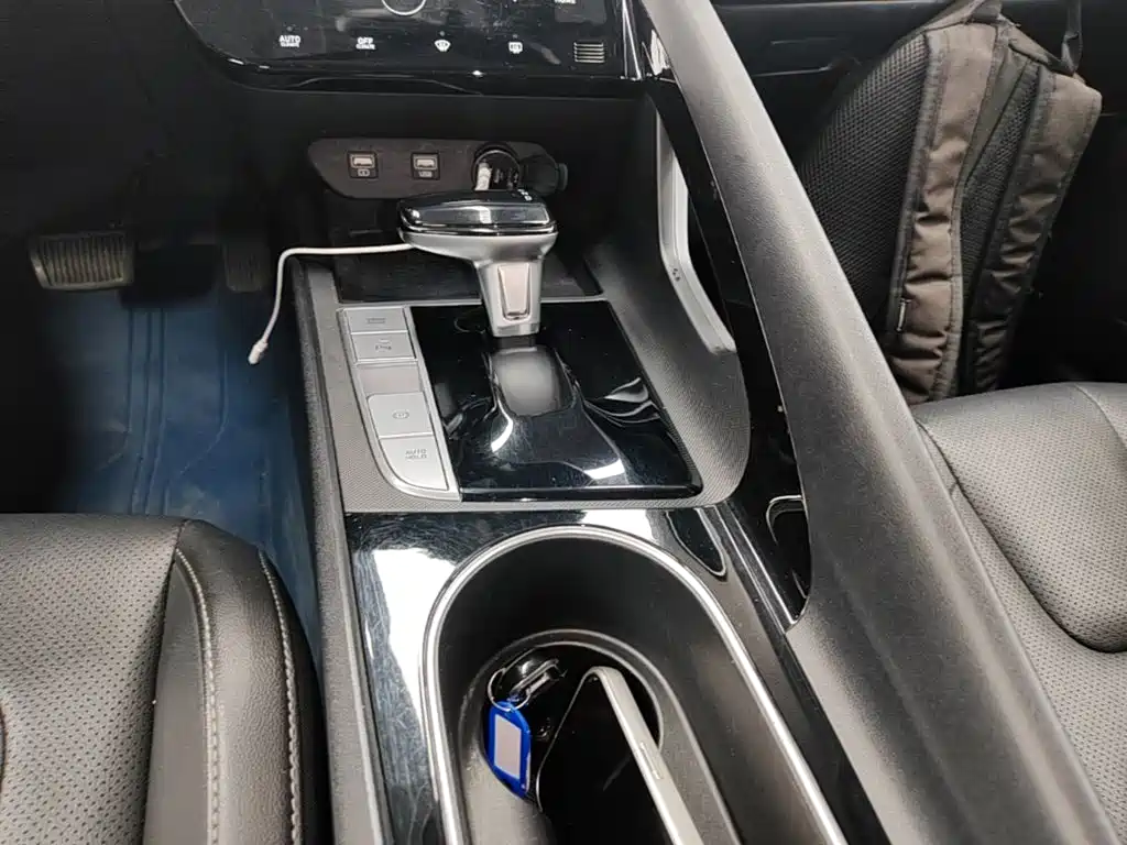 Hyundai Elantra — фото 14