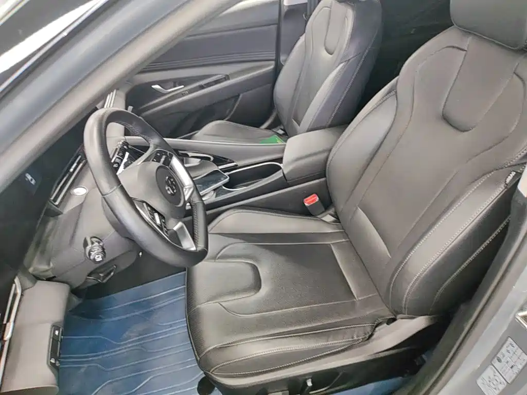 Hyundai Elantra — фото 15