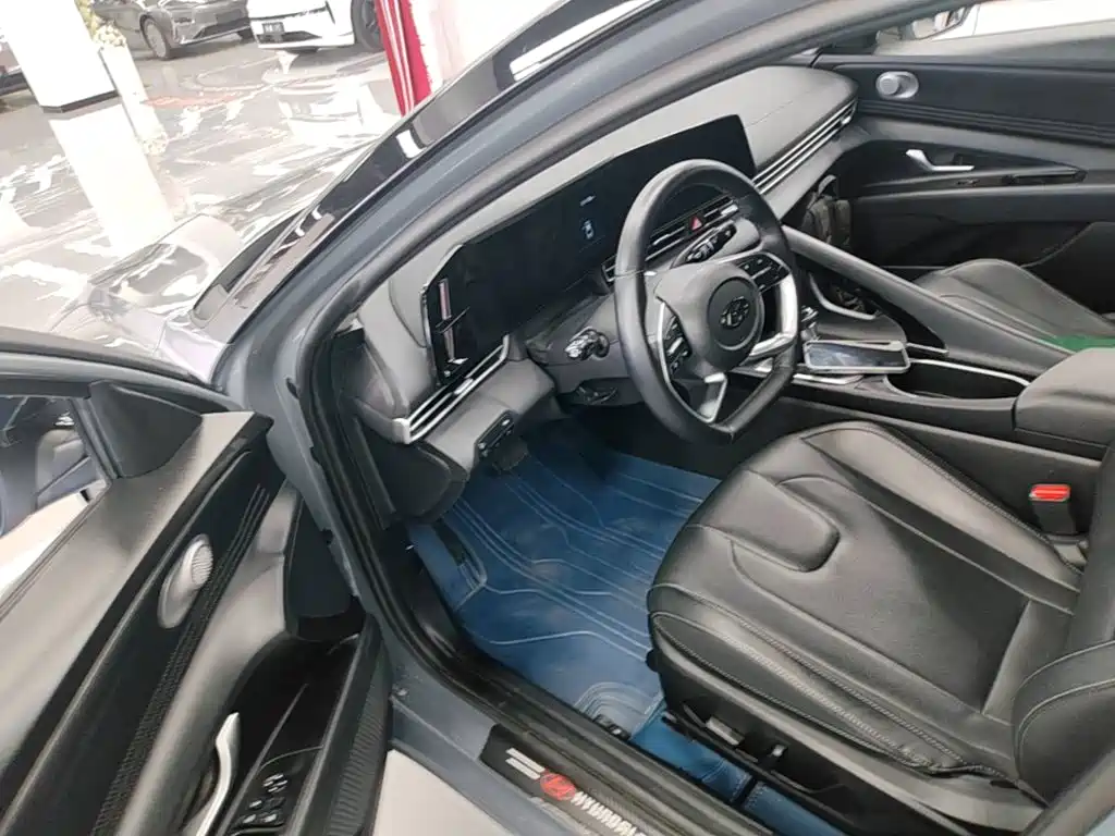 Hyundai Elantra — фото 16