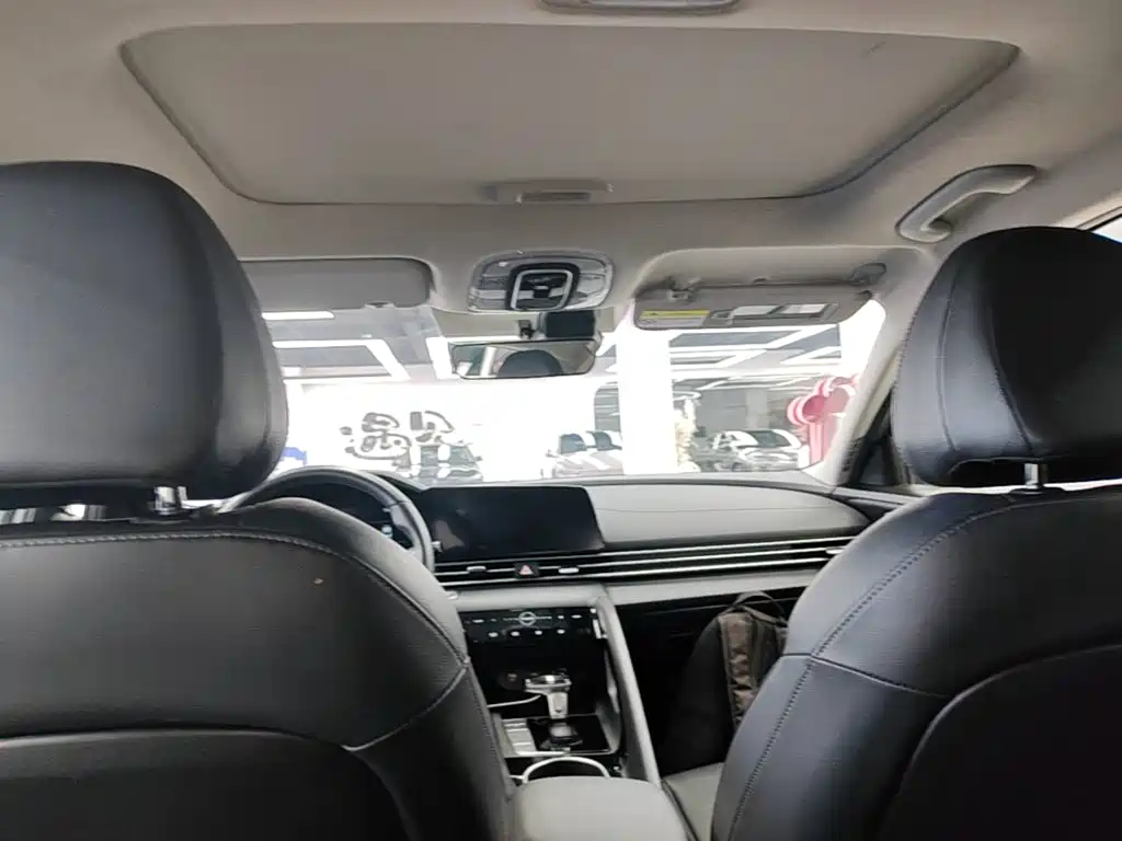 Hyundai Elantra — фото 18