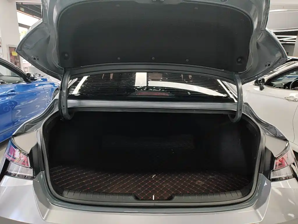Hyundai Elantra — фото 19