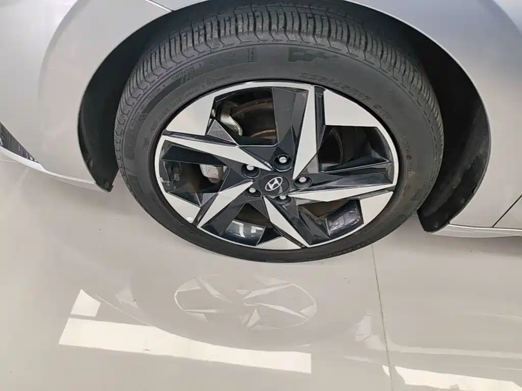 Hyundai Elantra — фото 23