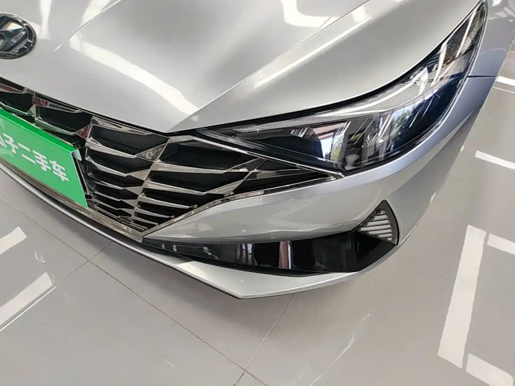 Hyundai Elantra — фото 24