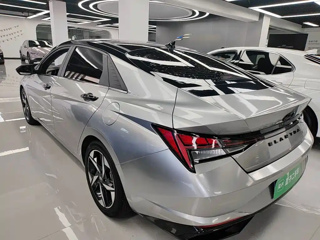 Hyundai Elantra — фото 5