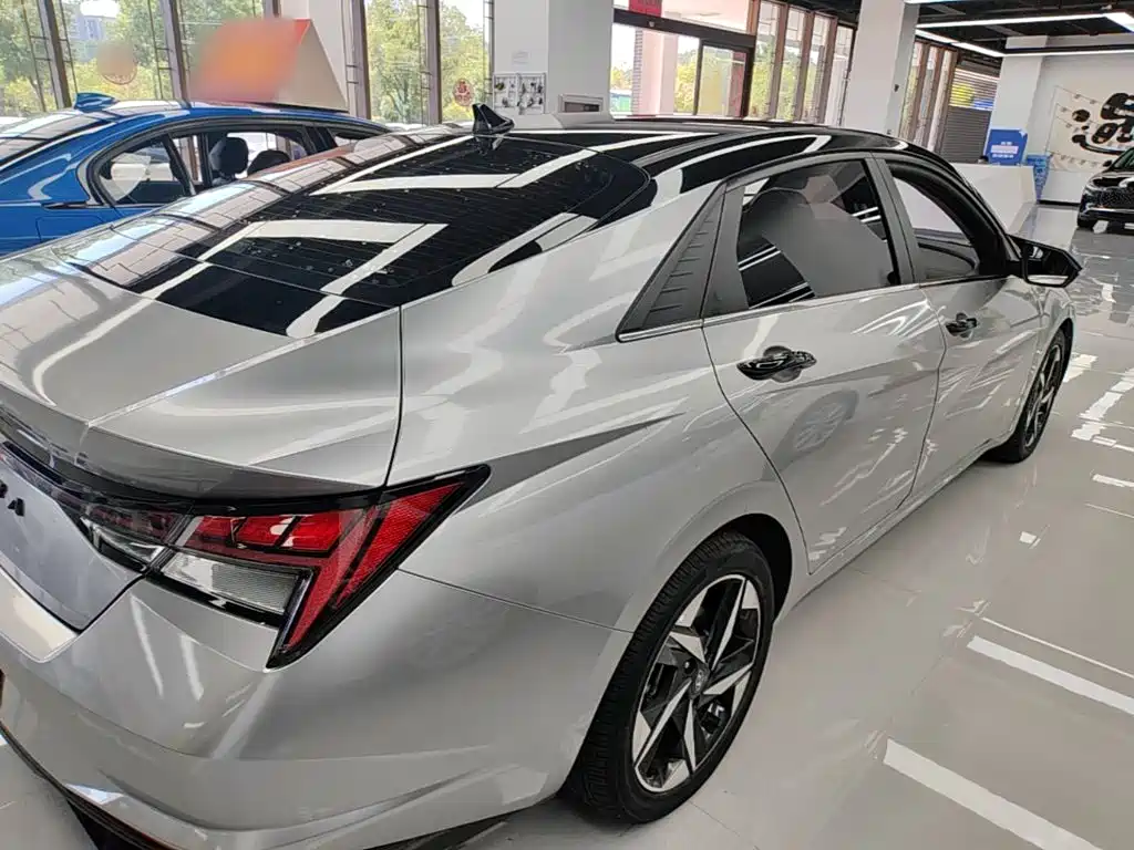 Hyundai Elantra — фото 7