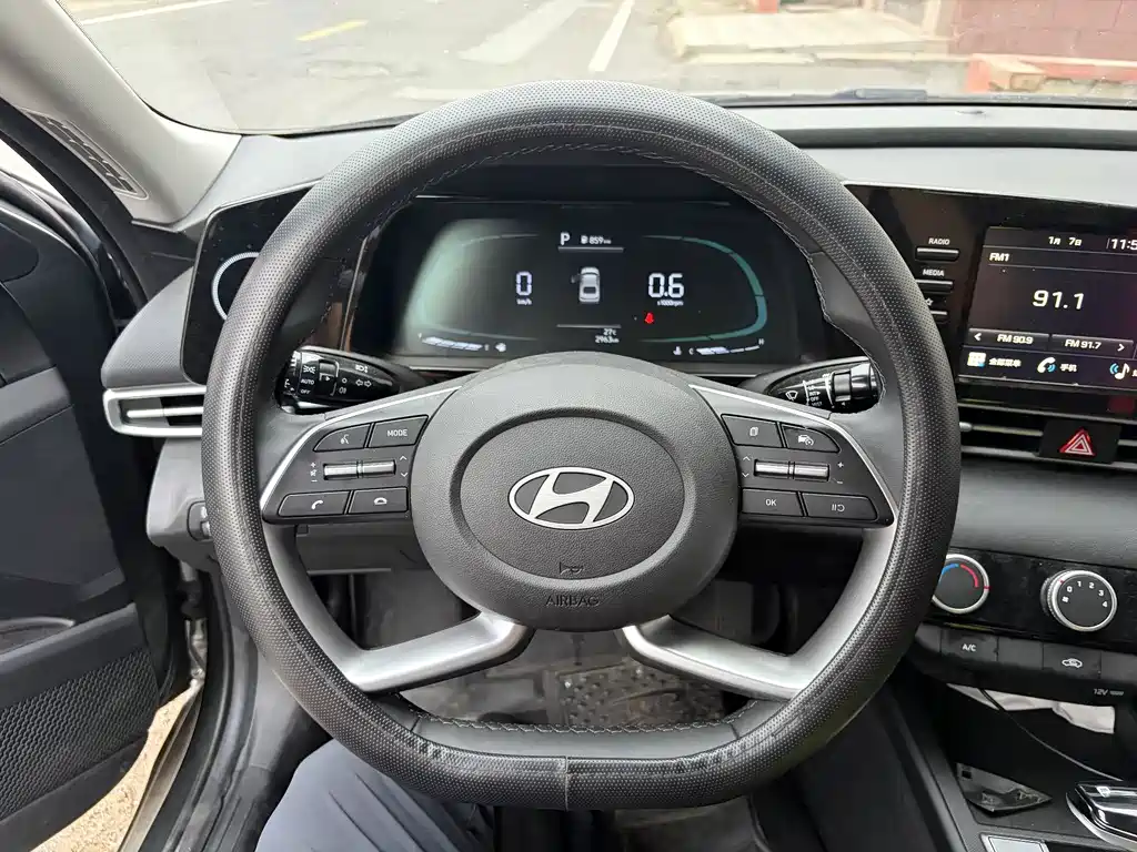 Hyundai Elantra — фото 3