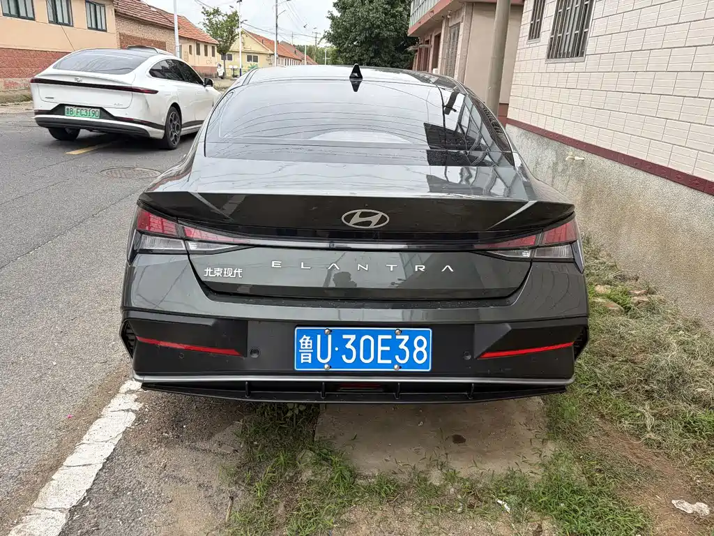 Hyundai Elantra — фото 5