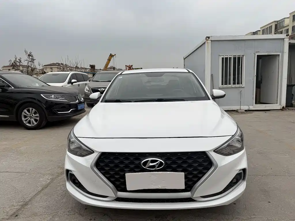 Hyundai Elantra — фото 2