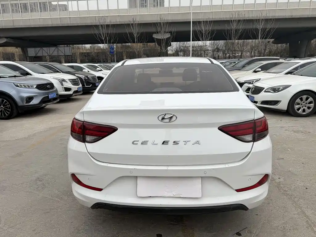 Hyundai Elantra — фото 9