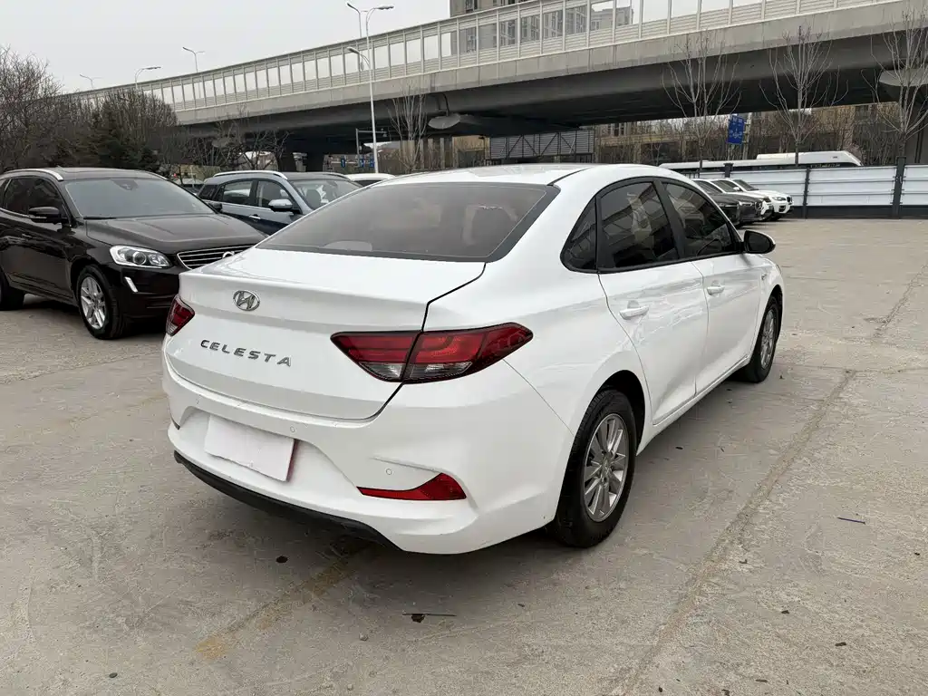 Hyundai Elantra — фото 10