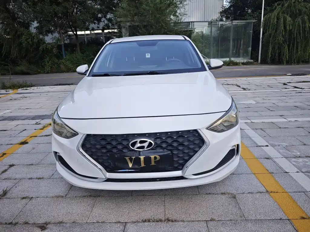Hyundai Elantra — фото 2