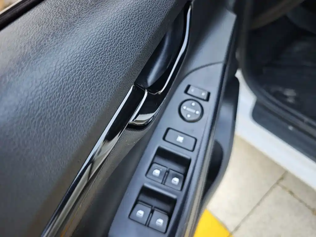 Hyundai Elantra — фото 11