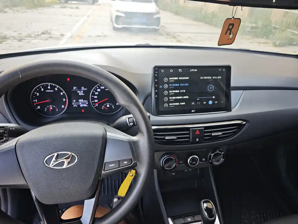 Hyundai Elantra — фото 14