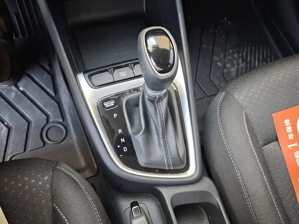 Hyundai Elantra — фото 15