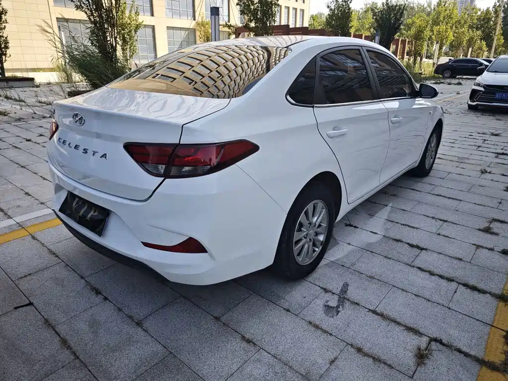 Hyundai Elantra — фото 6
