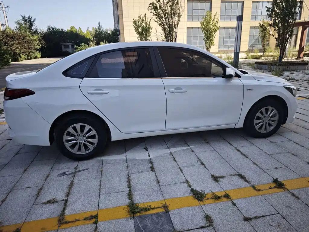 Hyundai Elantra — фото 7