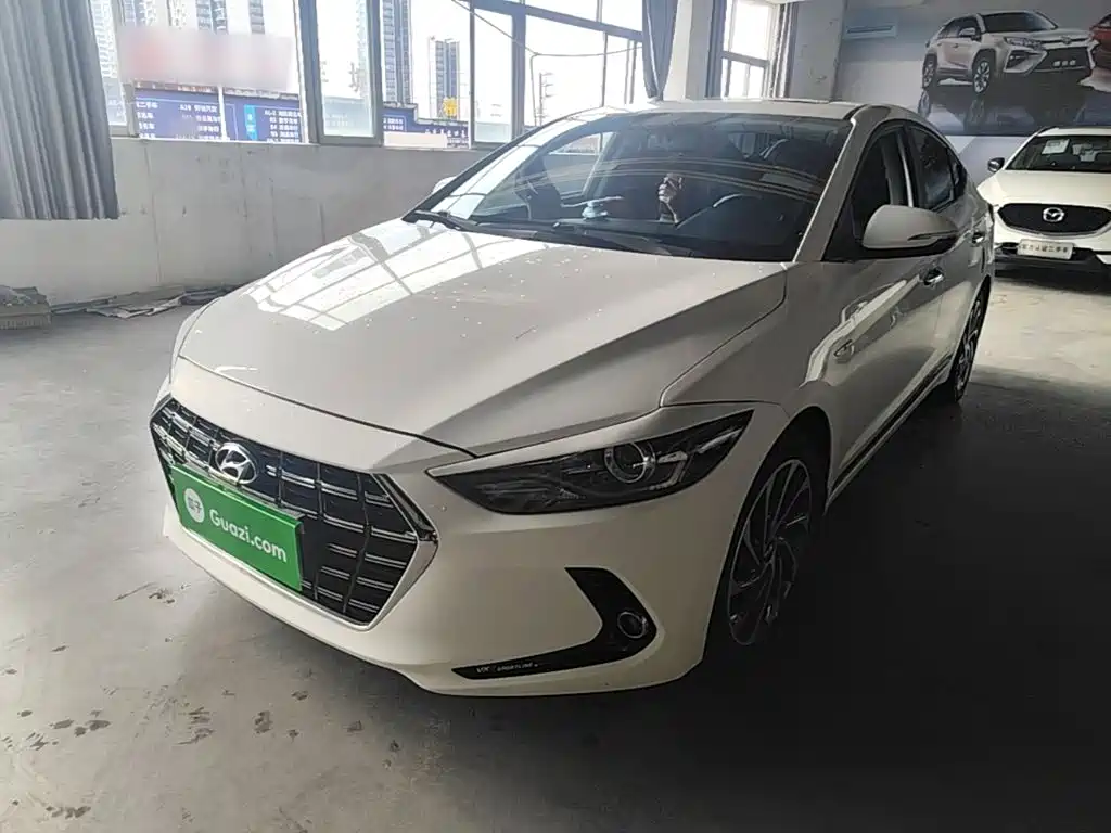 Hyundai Elantra — фото 2