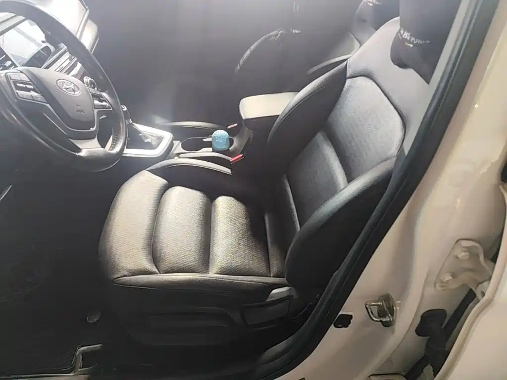Hyundai Elantra — фото 15