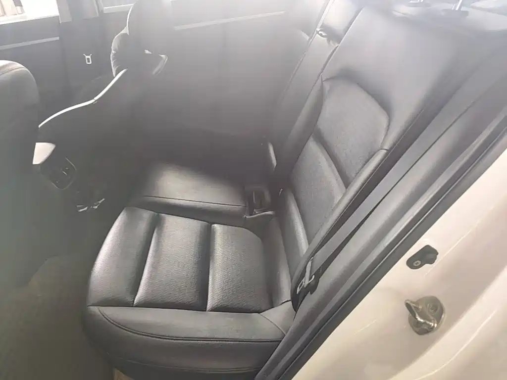 Hyundai Elantra — фото 17