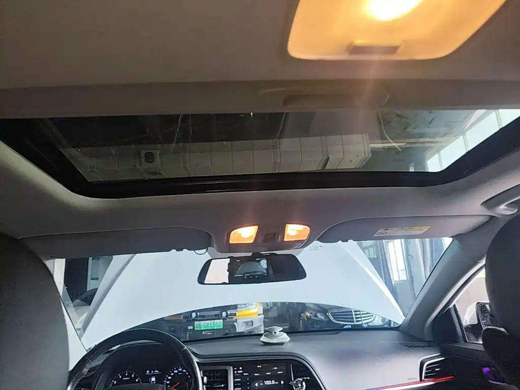 Hyundai Elantra — фото 18