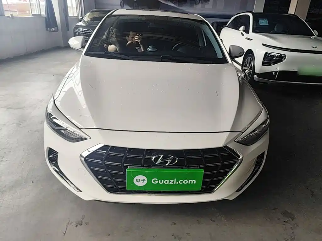Hyundai Elantra — фото 3