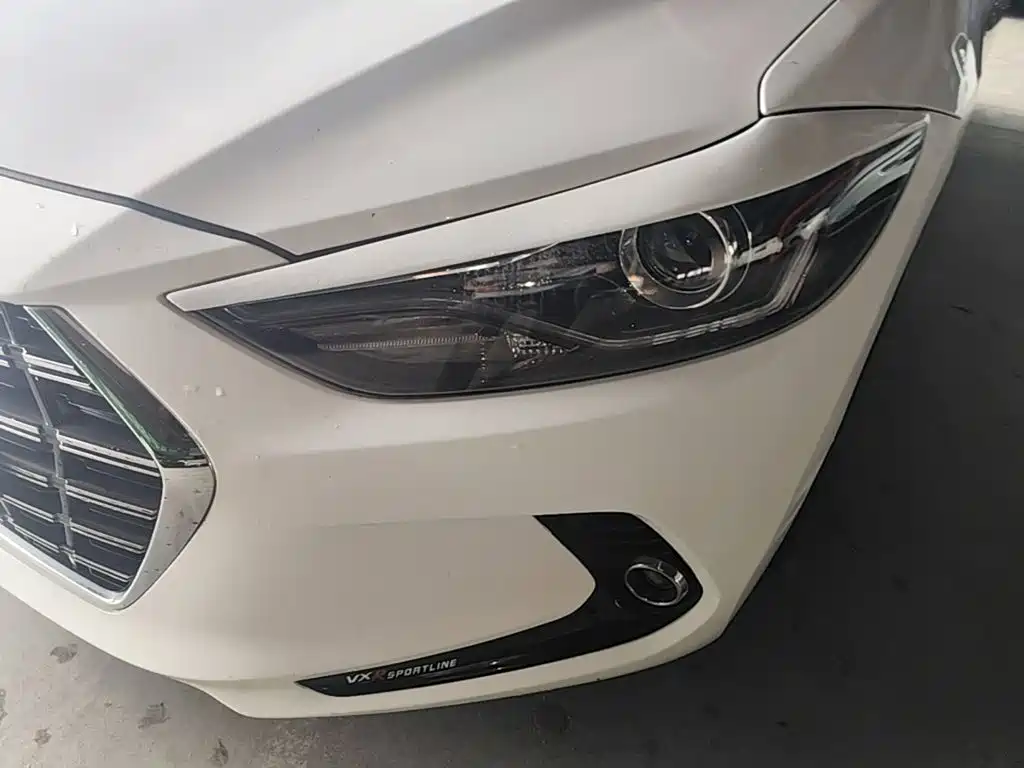 Hyundai Elantra — фото 24