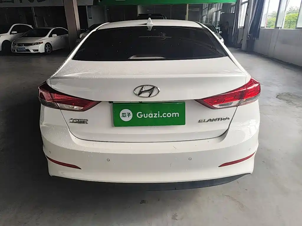 Hyundai Elantra — фото 6
