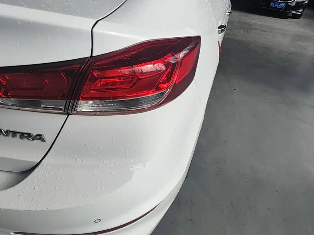 Hyundai Elantra — фото 8