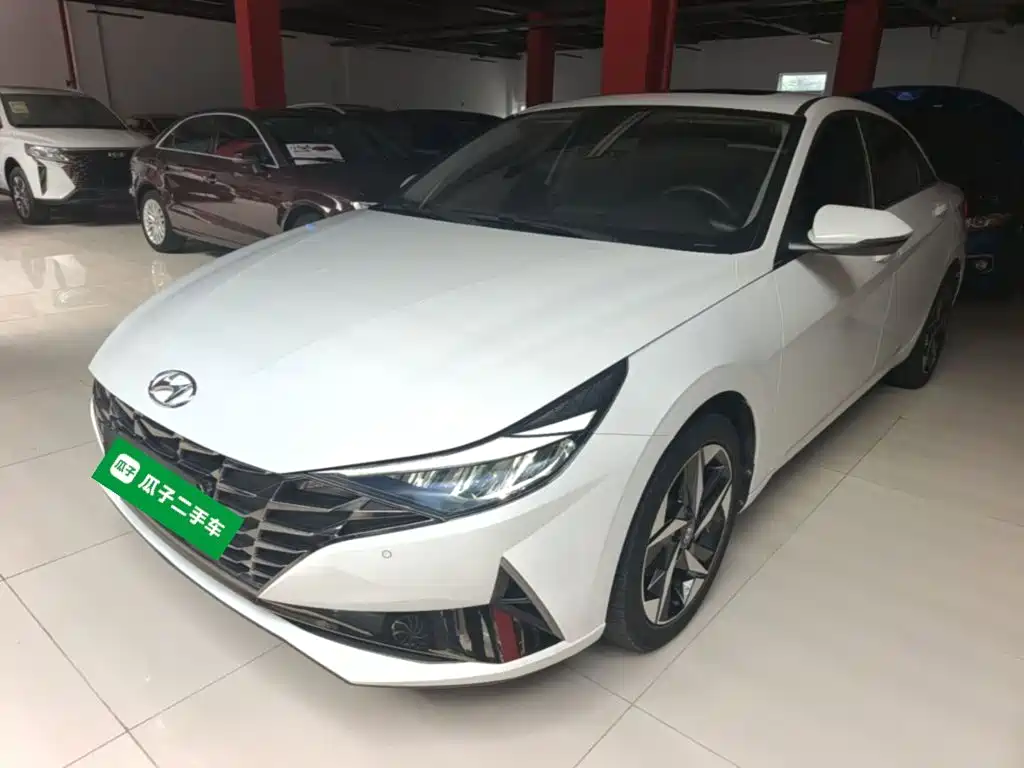 Hyundai Elantra — фото 2