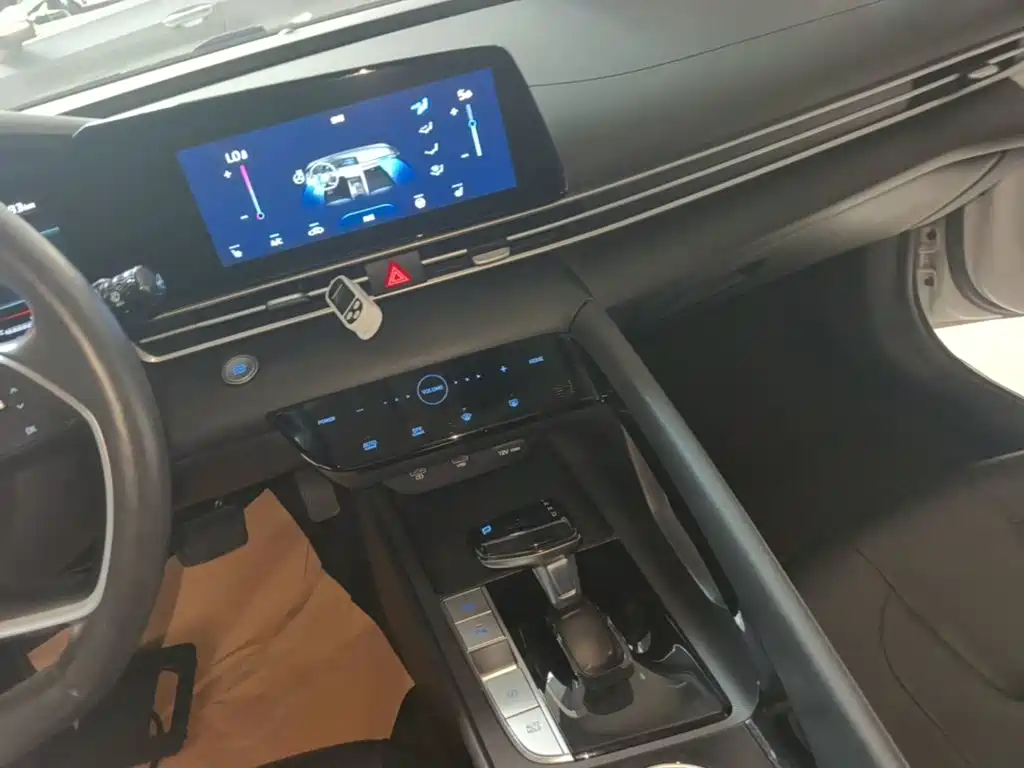 Hyundai Elantra — фото 13