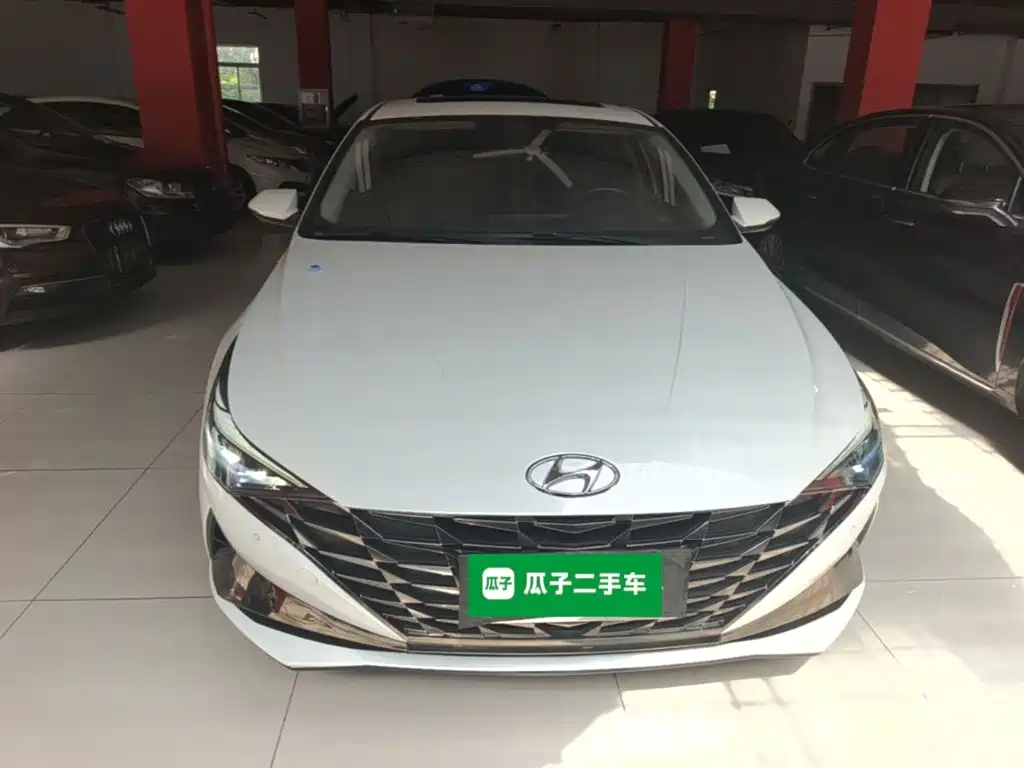 Hyundai Elantra — фото 3