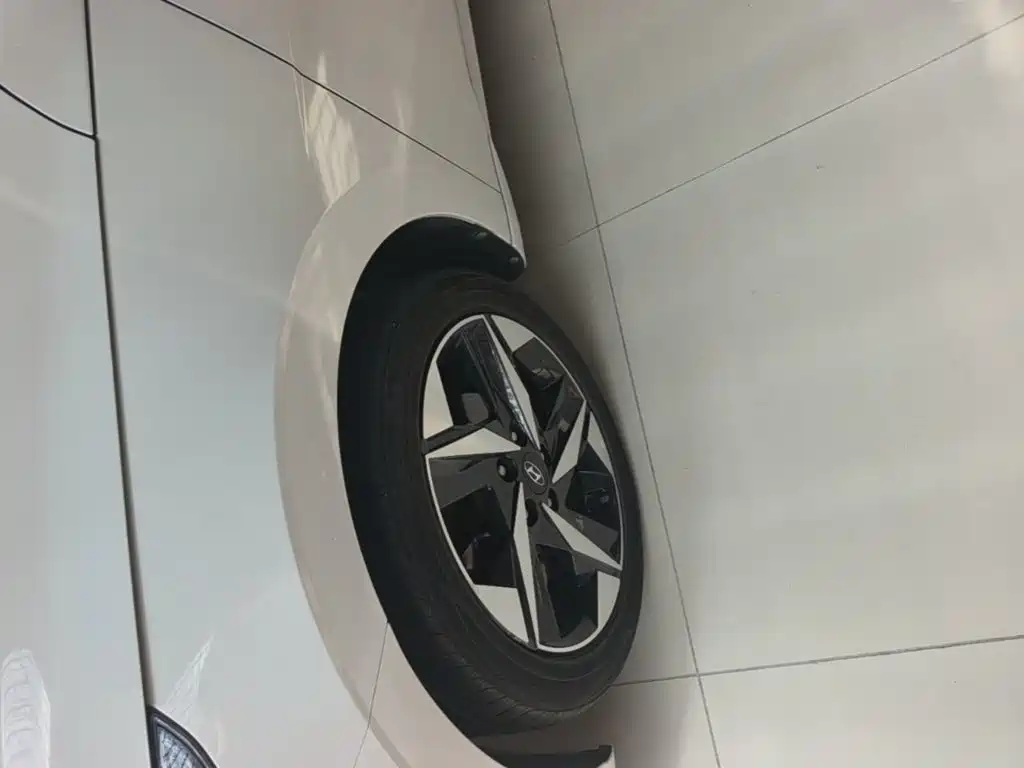 Hyundai Elantra — фото 23