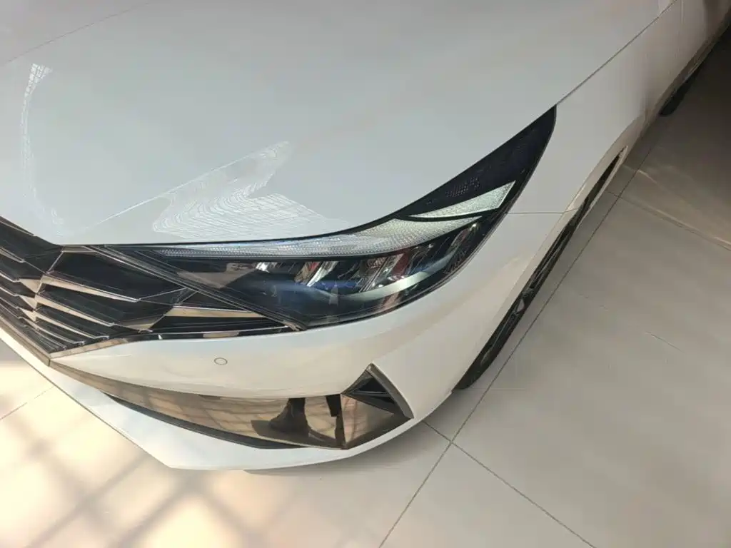 Hyundai Elantra — фото 24