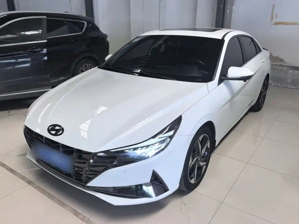 Hyundai Elantra — фото 2