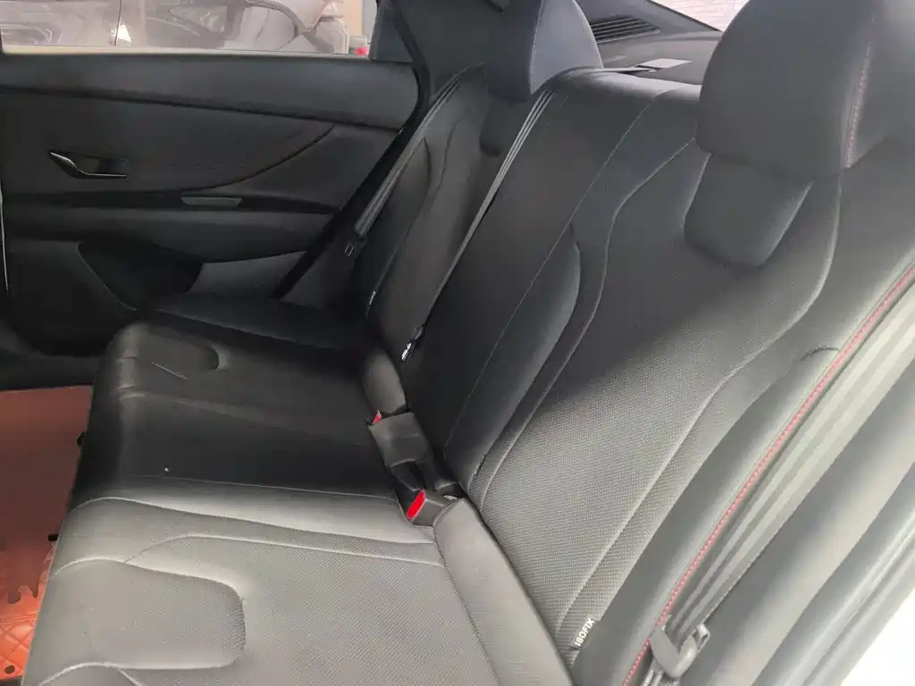 Hyundai Elantra — фото 13