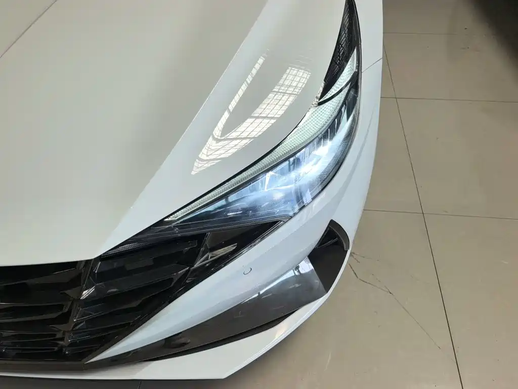 Hyundai Elantra — фото 18