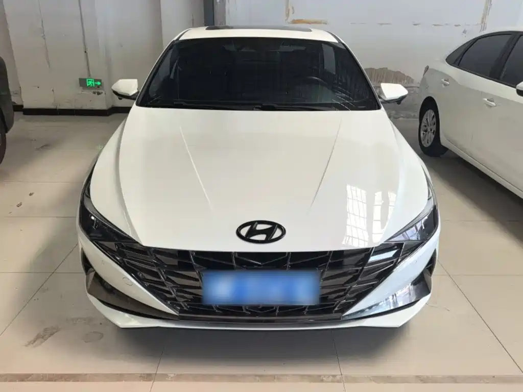 Hyundai Elantra — фото 3